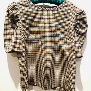 Cute checkered plaid top great for fall